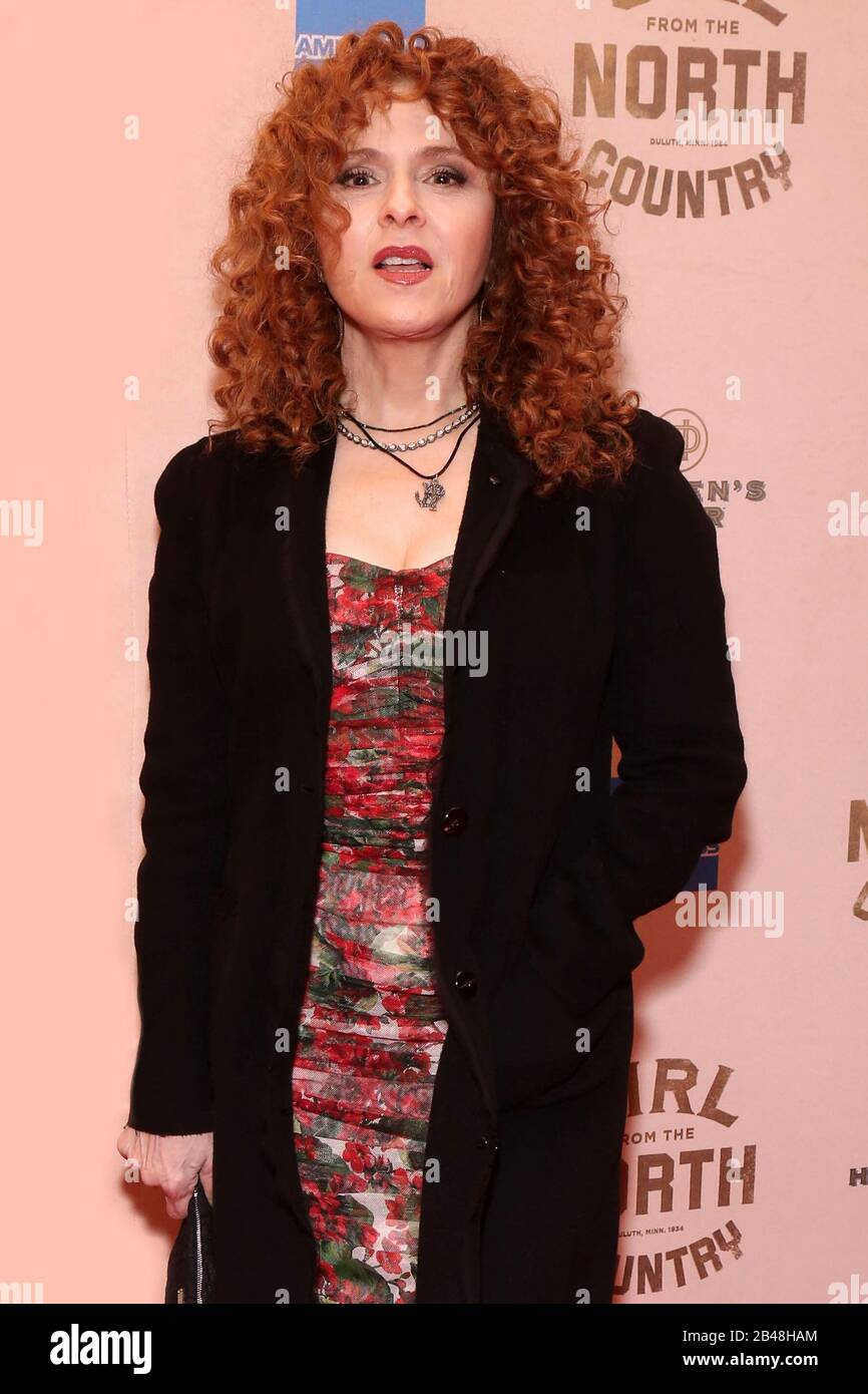 Bernadette Peters High Resolution Stock Photography And Images Alamy
