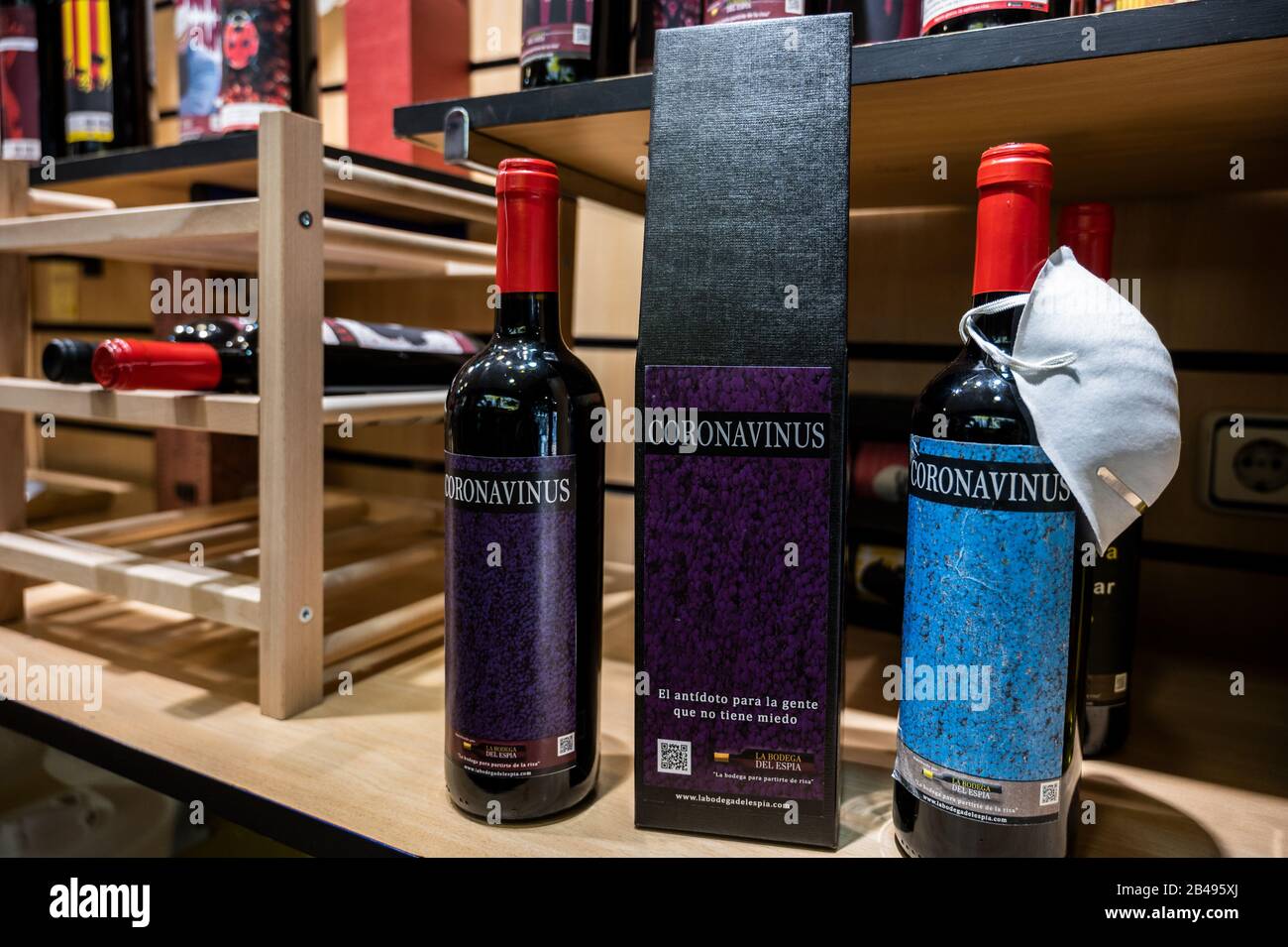 Madrid, Spain. 06th Mar, 2020. Madrid, Spain. March 6, 2020. The shop 'La tienda del Espia' (The spy shop) showing one of their latest products, a Coronavirus wine named 'Coronavinus, the antidote for people who are not afraid'. The promotion includes a health protection mask with each bottle. Spain has reported to date 5 deaths and 345 infected by the coronavirus (covid-19). Credit: Marcos del Mazo/Alamy Live News Stock Photo
