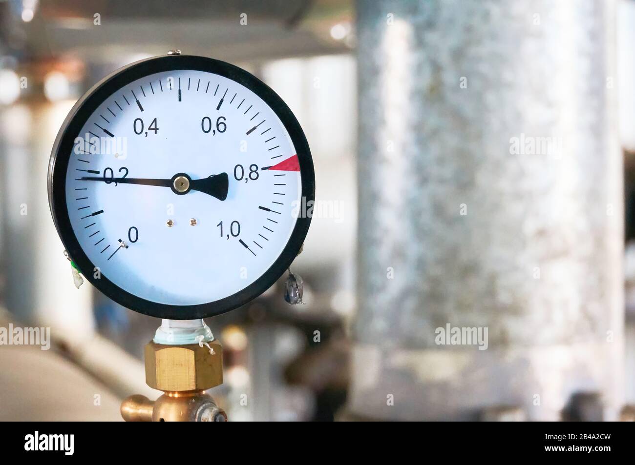 Pressure gauge showing pressure supply conduit Stock Photo - Alamy