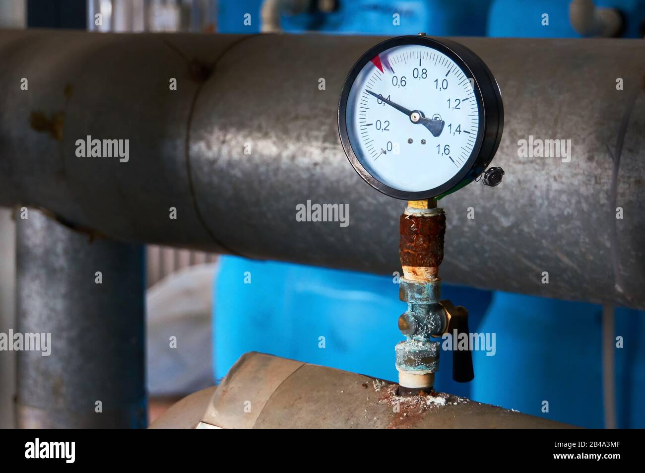 Pressure gauge showing pressure supply conduit Stock Photo - Alamy