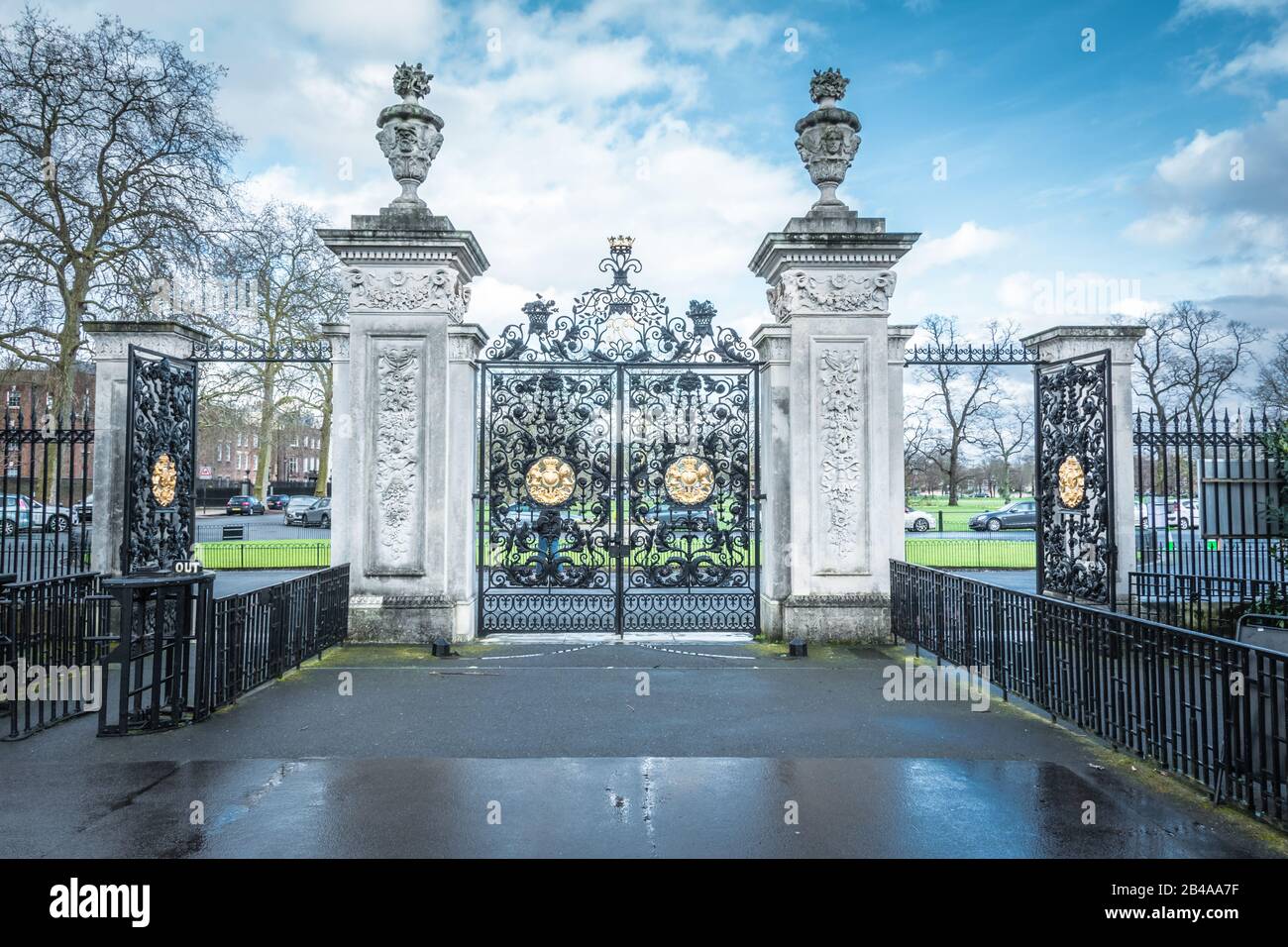 Looking towards Kew Green through the Elizabeth Gate entrance to the Royal Botanic Gardens, Kew, London, UK Stock Photo