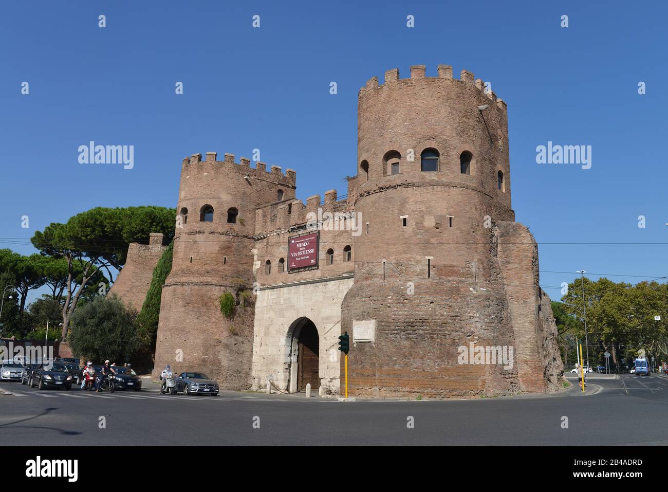 Porta San Paolo, Piazzale Ostiense, Rom, Italien Stock Photo