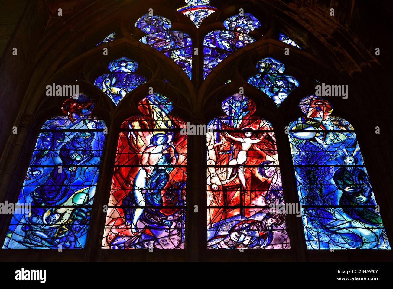 France, Moselle, Metz, Saint Etienne cathedral, Stained glass windows of the northern ambulatory having for subjects episodes from the Old Testament (Book of Genesis 22, 9-12 and 32, 25-28 and 28.10-13 and Book of Exodus 3, 1-2, 4-6) by Marc Chagall (20th century) made by Simon Marq workshop in Reims (all rights reserved) Stock Photo
