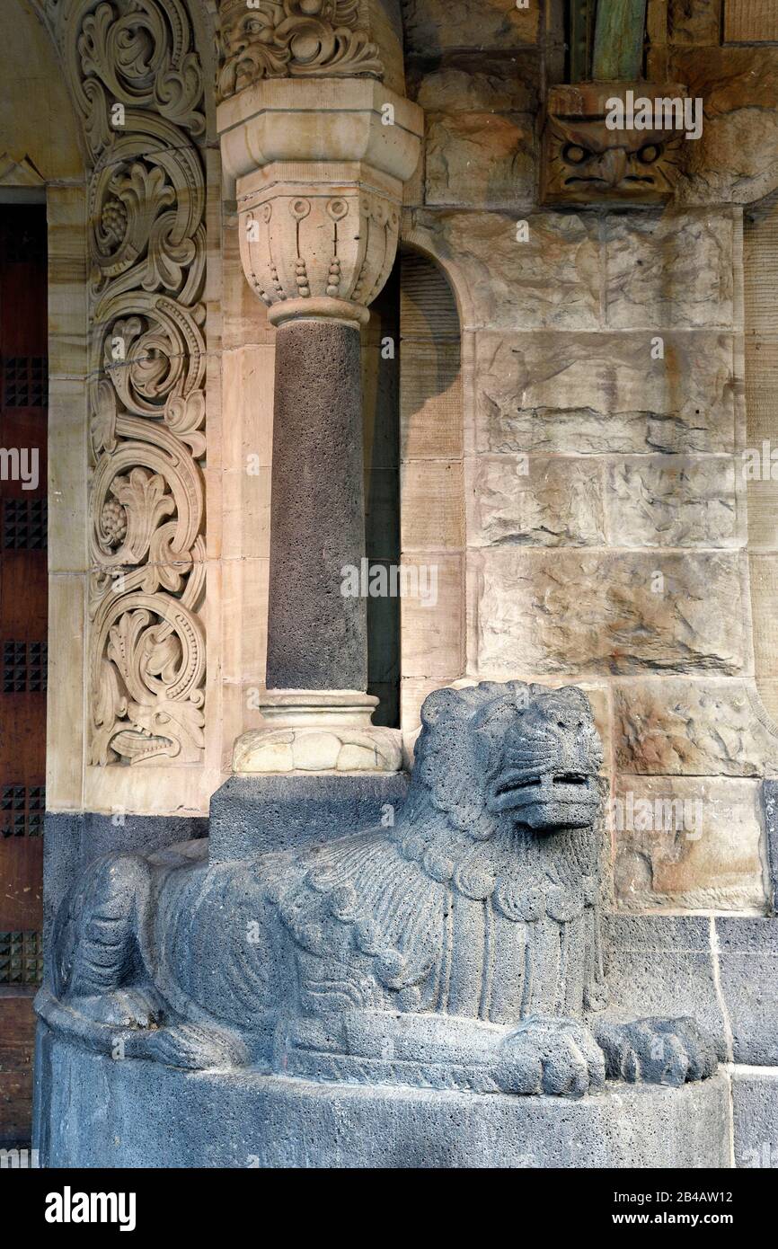 France, Moselle, Metz, Imperial district, railway station, built between 1905 and 1908 by the Berliner architect Jurgen Kruger, friezes with Celtic motifs and Basalt lion around the access to the Charlemagne Lounge Stock Photo