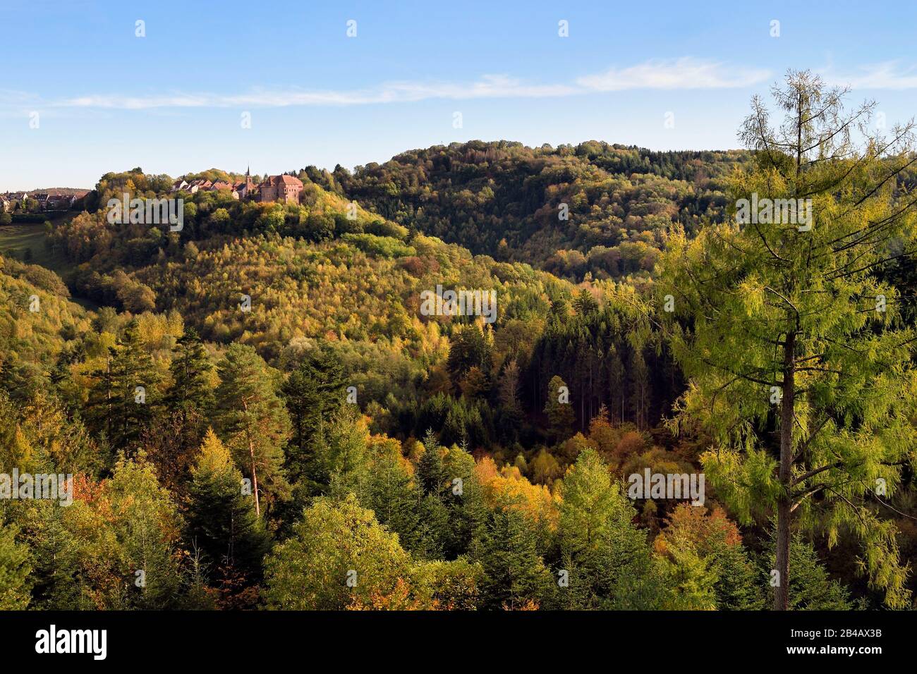 France, Bas-Rhin, Parc regional des Vosges du nord (Northern Vosges Regional Natural Park), La Petite Pierre, the Rocher Blanc (White Rock) which allows to enjoy a beautiful view of the old town and the Chateau Stock Photo
