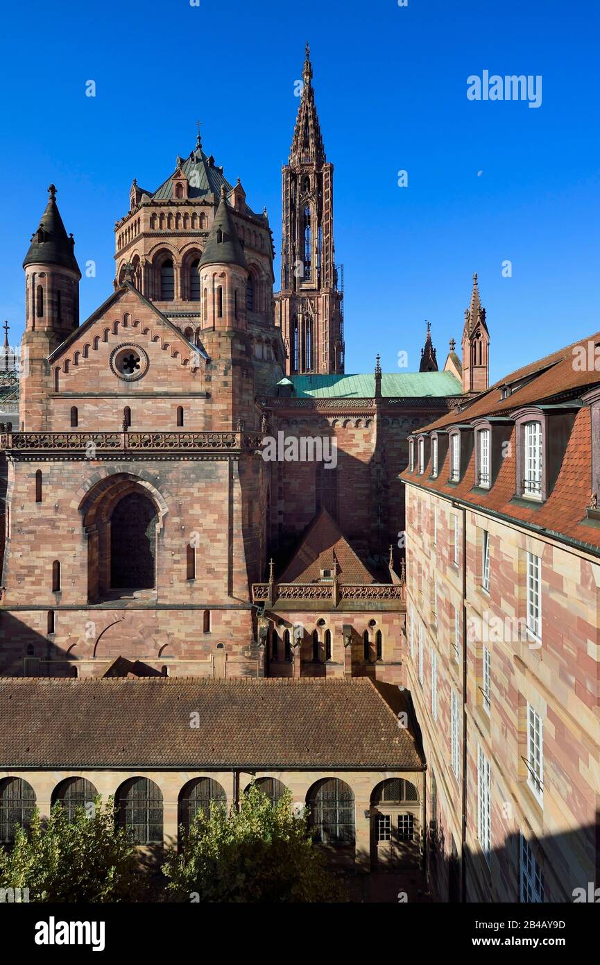 Chevet church romanesque hi-res stock photography and images - Alamy
