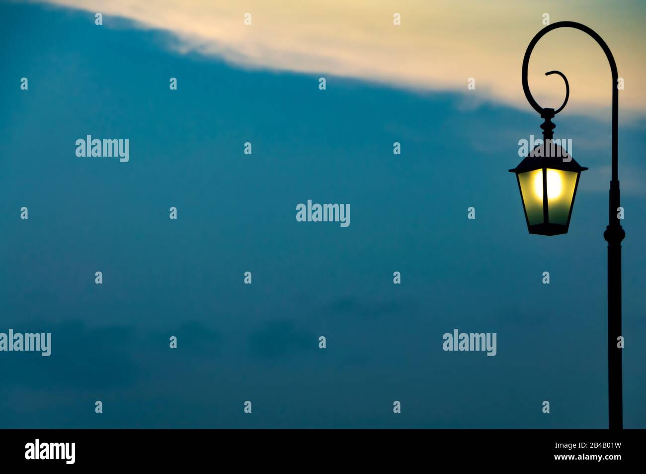 Lamp post silhouette hi-res stock photography and images - Alamy