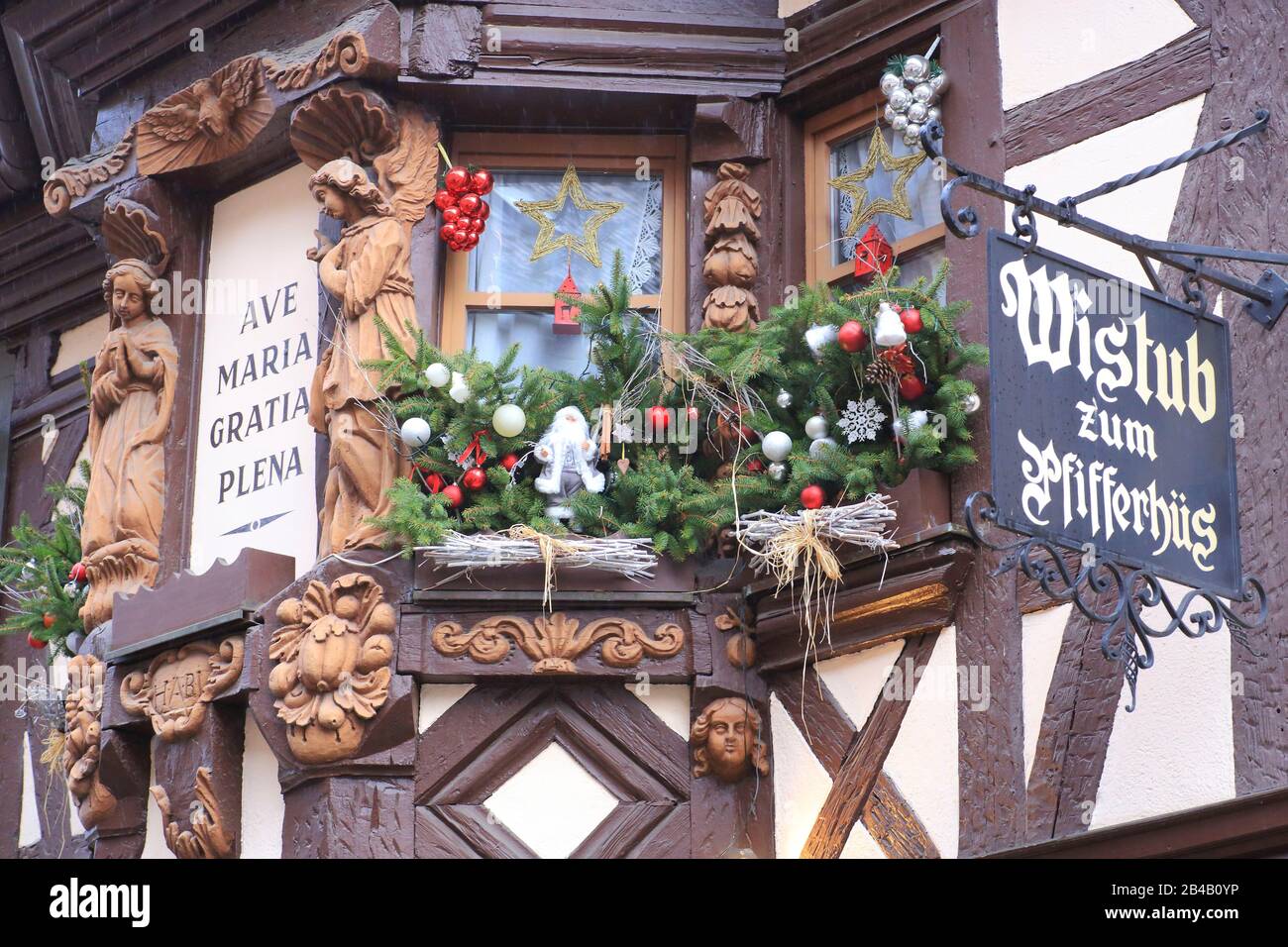 France, Haut Rhin, Ribeauville, facade of the half timbered house where the traditional Zum Pfifferhüs winstub is located Stock Photo