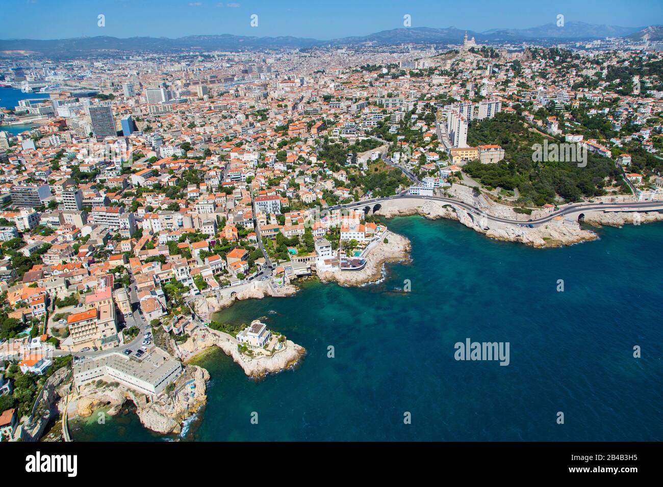 France, Bouches du Rhone, Marseille, 7 th arrondissement, Endoume district, hotel and restaurant Le Petit Nice, the cornice of President Kennedy, cove of counterfeit money (aerial view) Stock Photo