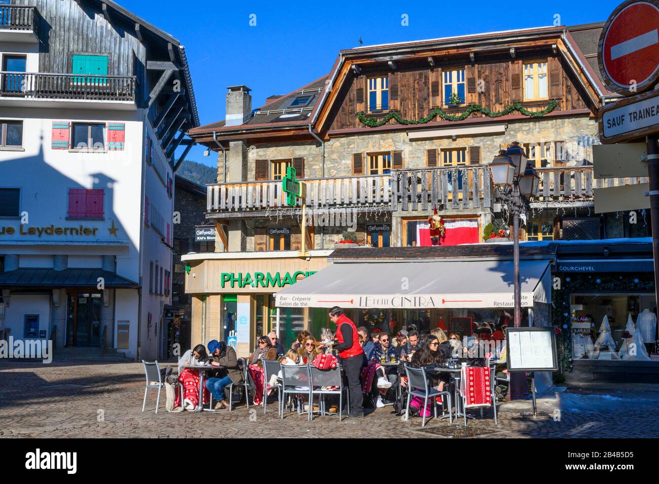 France, Haute-Savoie (74), Megève, bar terrace Stock Photo