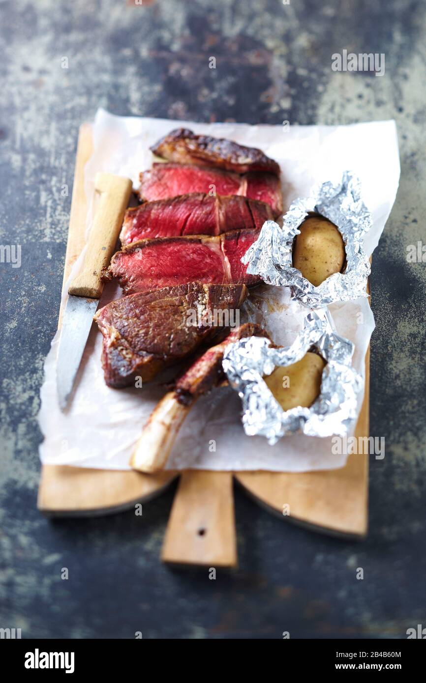 Rib of beef cooked at low temperature Stock Photo Alamy