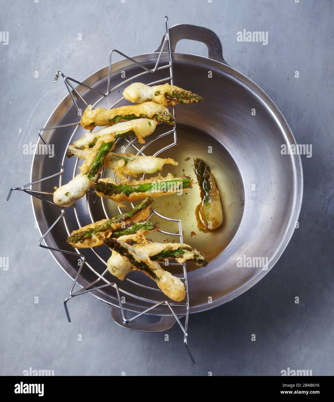 Round wok, asparagus tempura Stock Photo Alamy