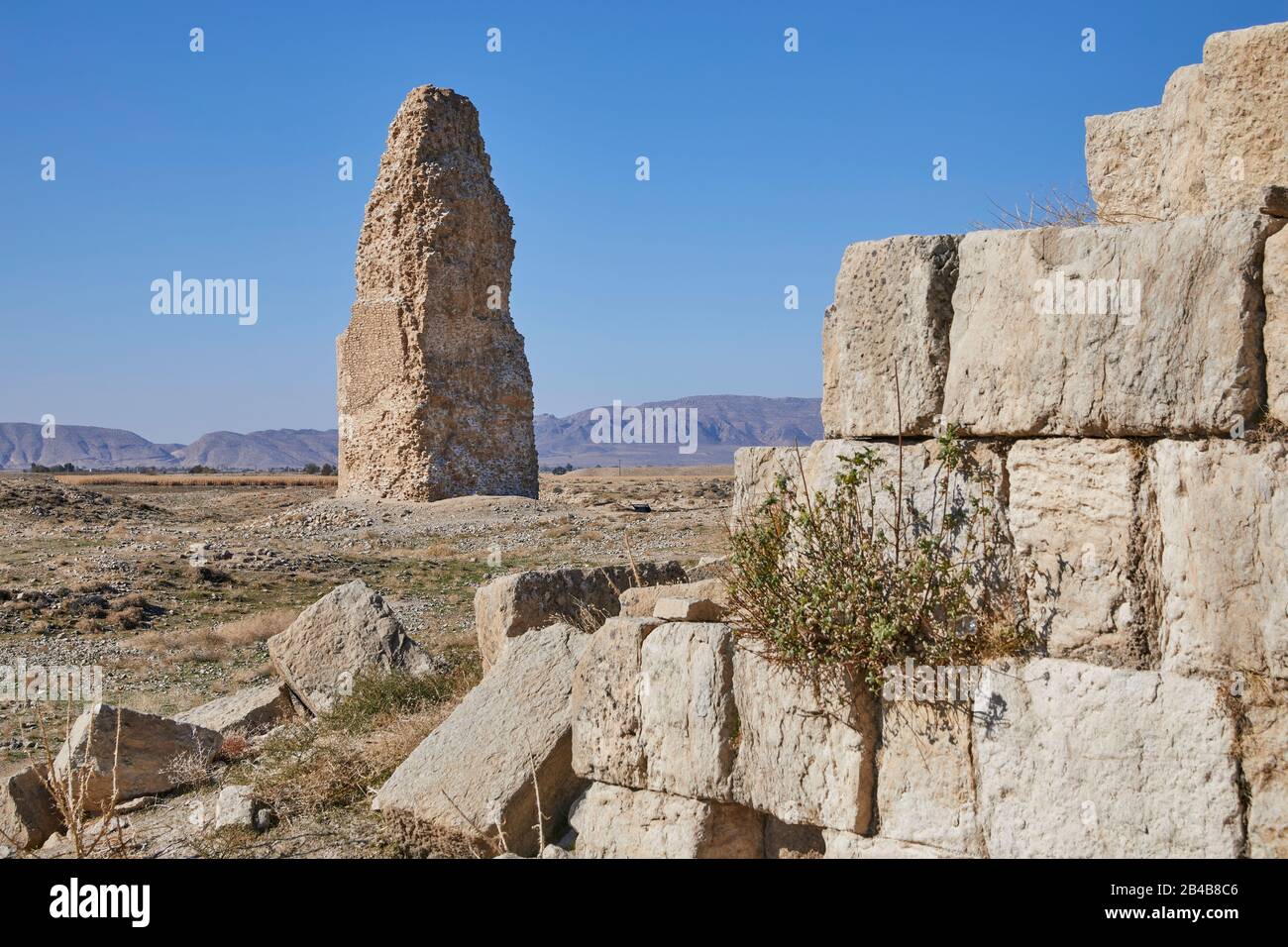 A ruined tower in the former round town of Gur near the Iranian city of Firuzabad, taken on 04.12.2017. The city was founded by Ardeshir I, the founder of the Sassanian Empire, and used as a residence. | usage worldwide Stock Photo