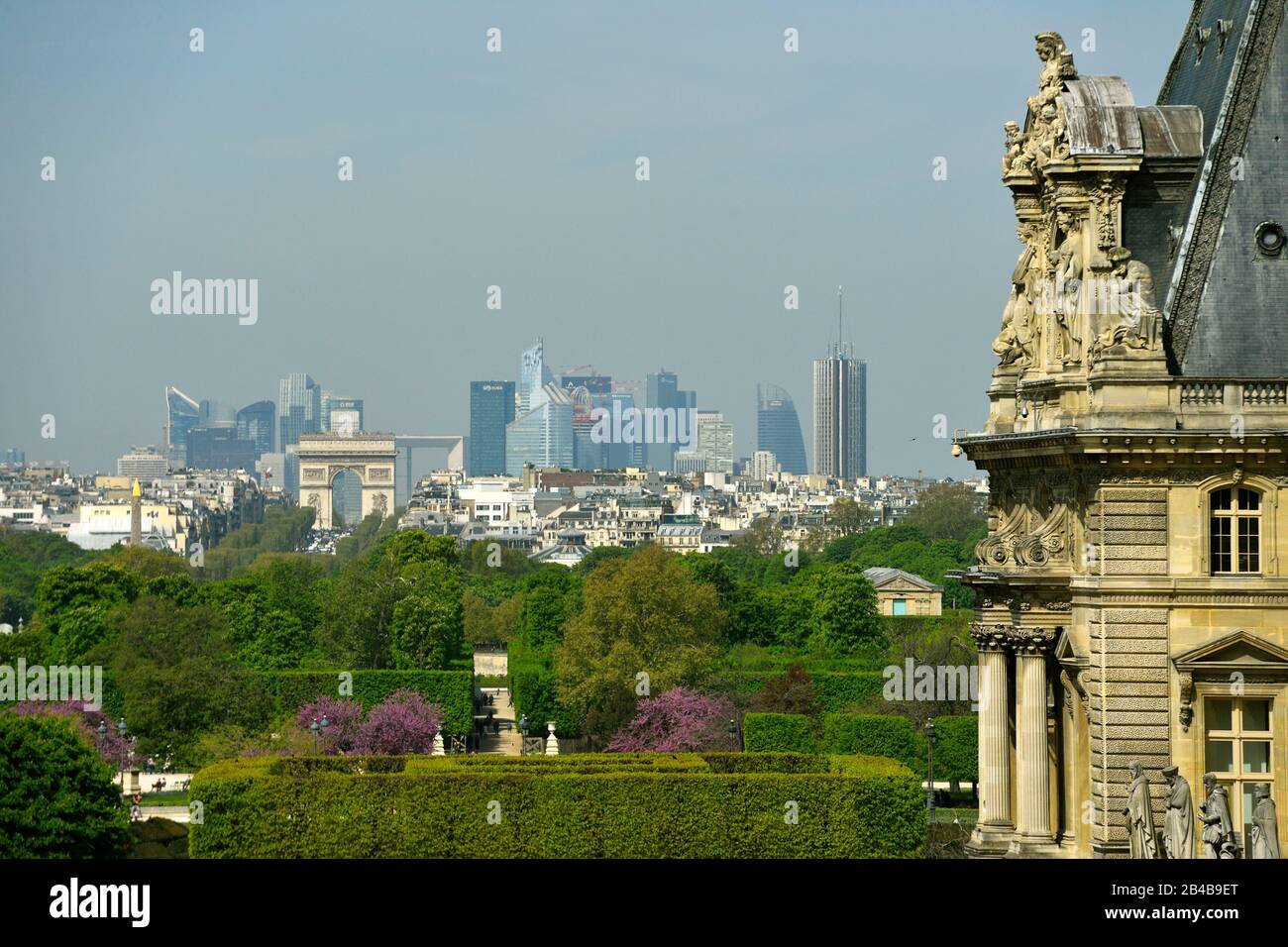 France, Paris, UNESCO World Heritage Site, general view with the Louvre museum, the obelisk of Concorde square, the arch of Triumph and la Défense district in the background Stock Photo