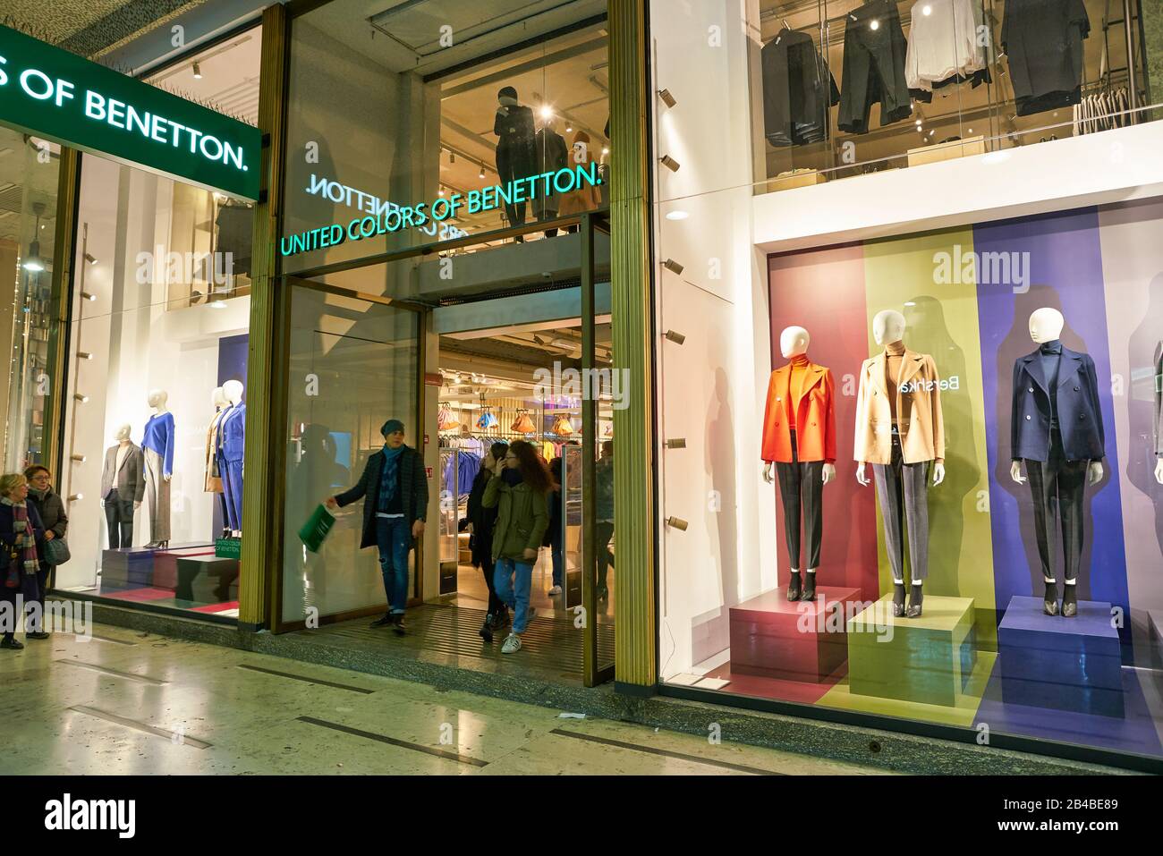 MILAN, ITALY - CIRCA NOVEMBER, 2017: entrance to United Colors of Benetton  store in Milan Stock Photo - Alamy