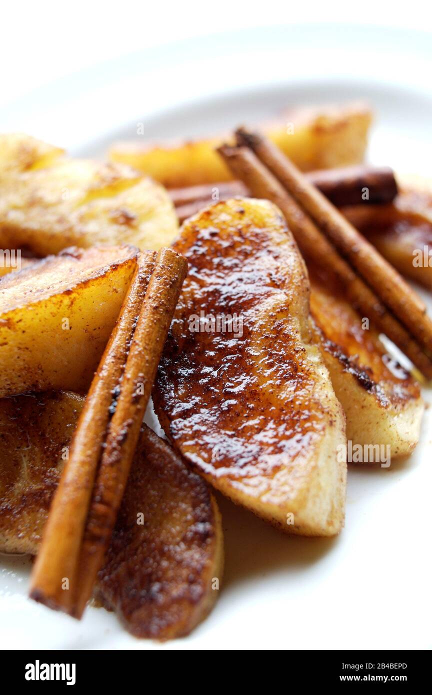 Grilled plancha, cinnamon apples Stock Photo Alamy