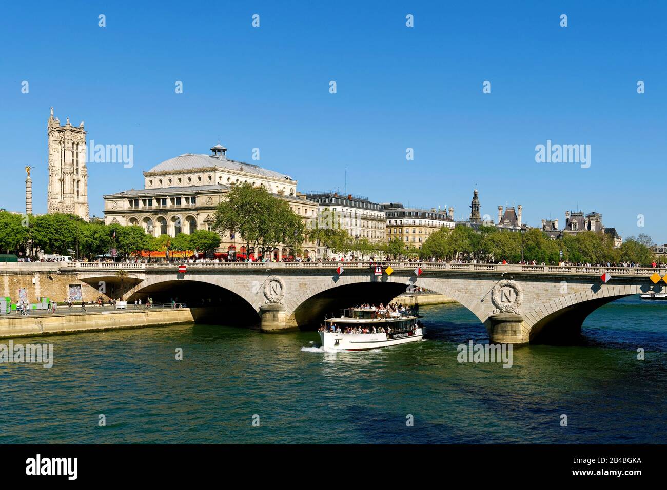 Pont Du Chatelet High Resolution Stock Photography And Images Alamy