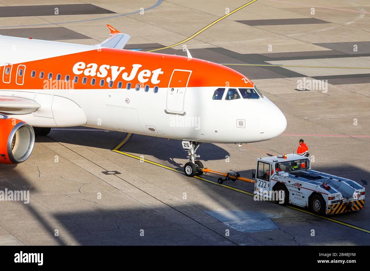 Duesseldorf, North Rhine-Westphalia, Germany - easyJet, Airbus A320-214 aircraft waiting for departure at Duesseldorf International Airport, OE-IZS. D Stock Photo