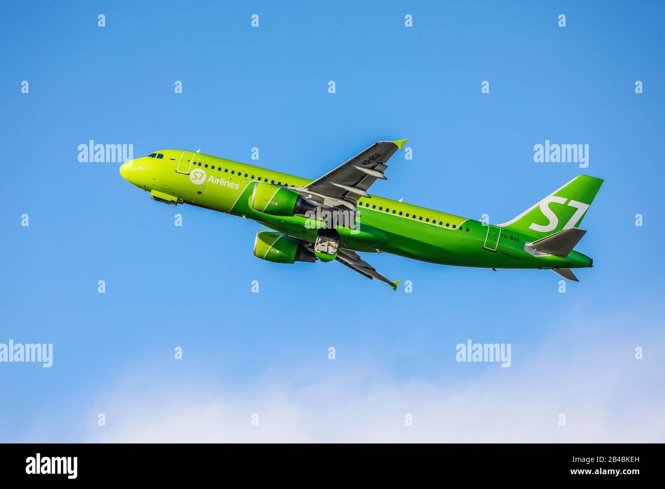 Duesseldorf, North Rhine-Westphalia, Germany - Russian S7 Airlines, Airbus A320 aircraft takes off at Duesseldorf International Airport, VQ-BOA S7 SIB Stock Photo