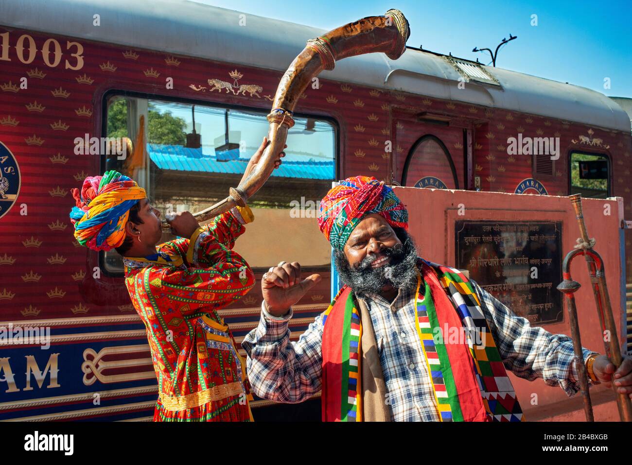 Jaipur folk music and dances wellcome to Luxury train Maharajas express train in Jaipur Junction Railway Station Rajasthan India. Stock Photo
