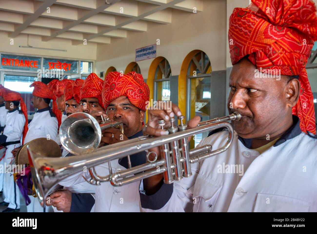 Bikaner folk music and dances wellcome to Luxury train Maharajas express train in Bikaner Railway Station Rajasthan India. Stock Photo
