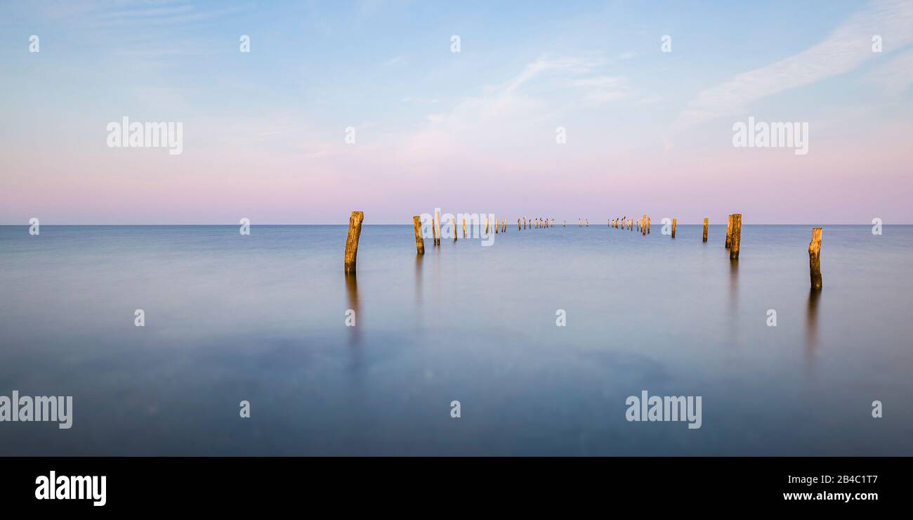 Groyne in the water at the beach near albuen hi-res stock photography ...