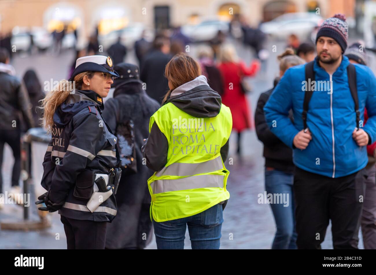 Women in uniform hi-res stock photography and images - Alamy