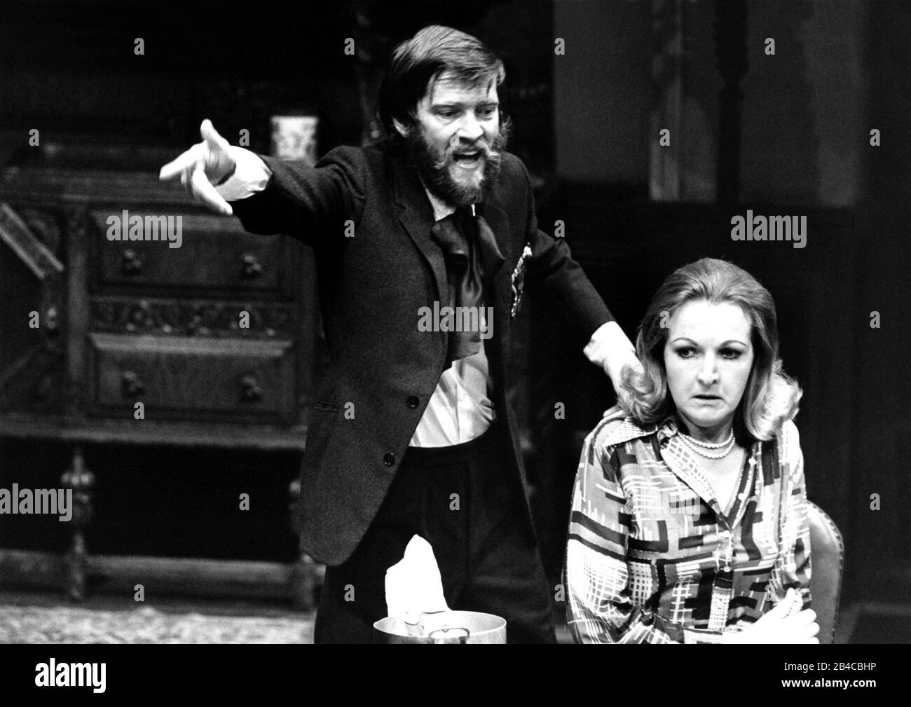 THE NORMAN CONQUESTS - TABLE MANNERS  written & directed by Alan Ayckbourn  design: Alan Pickford  lighting: Nick Chelton  Tom Courtenay (Norman), Penelope Keith (Sarah  Globe Theatre, London W1  01/08/1974 Stock Photo