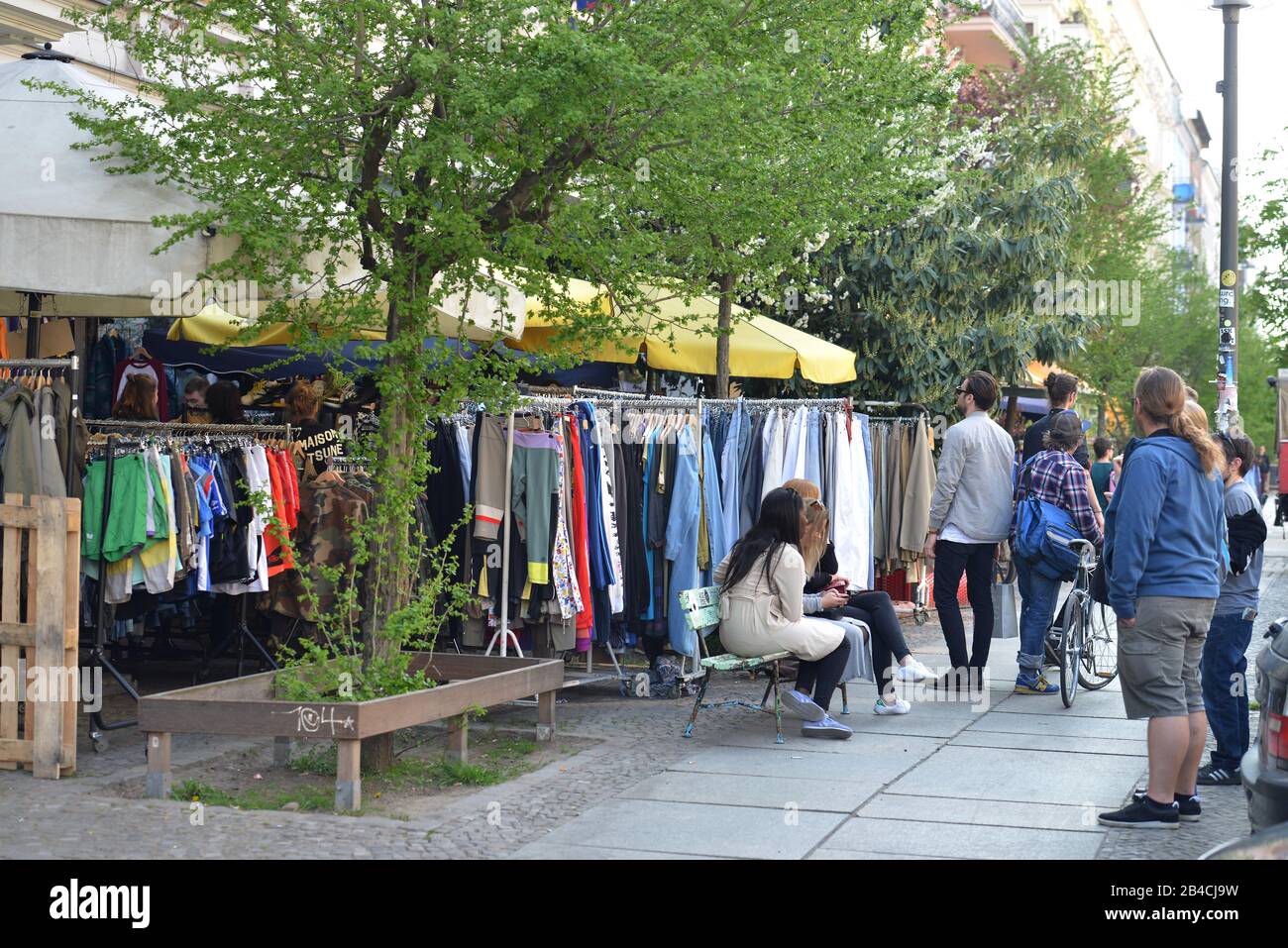Second hand, Kleidung, Oderberger Strasse, Prenzlauer Berg, Berlin, Deutschland Stock Photo