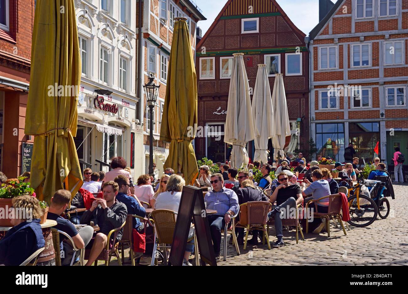 Europe, Germany, Lower Saxony, Stade, Hamburg metropolitan region, Hanseatic city, Hanseatic harbour, fish market, street café, Stock Photo
