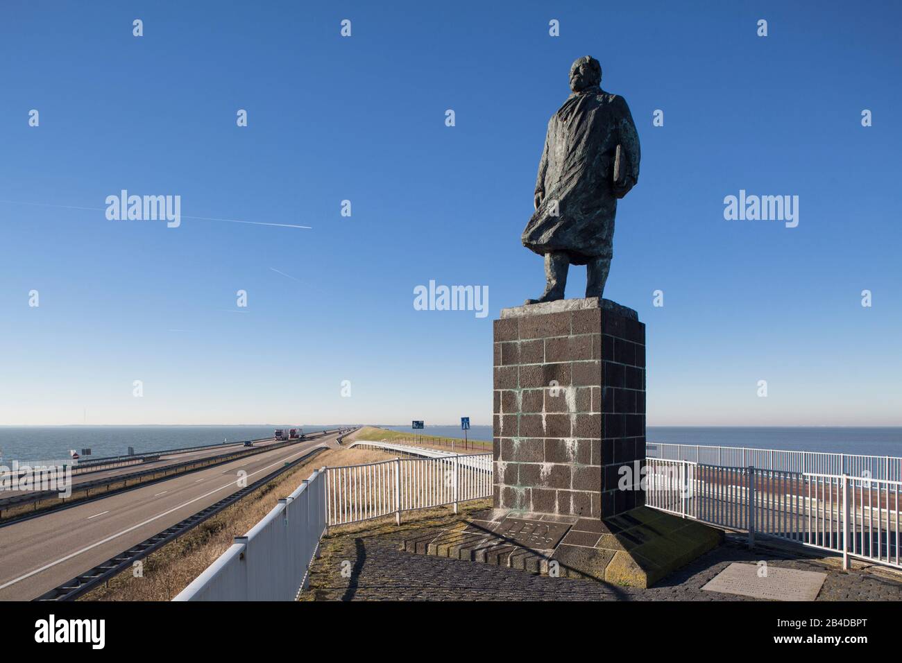 Europe, Netherlands: Statue Dr. Ir. Cornelis Lenin on the E22; left the Ijsselmeer, right the Wadden Sea Stock Photo