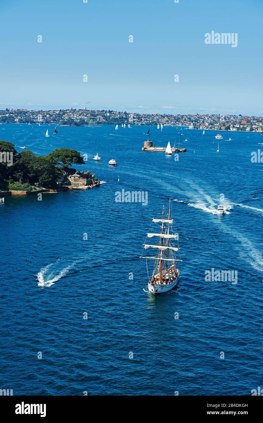 Ausblick von der Hafenbrücke (Harbour Bridge) in Sydney im Frühling, Sydney, New South Wales, Australien, Oceanien Stock Photo