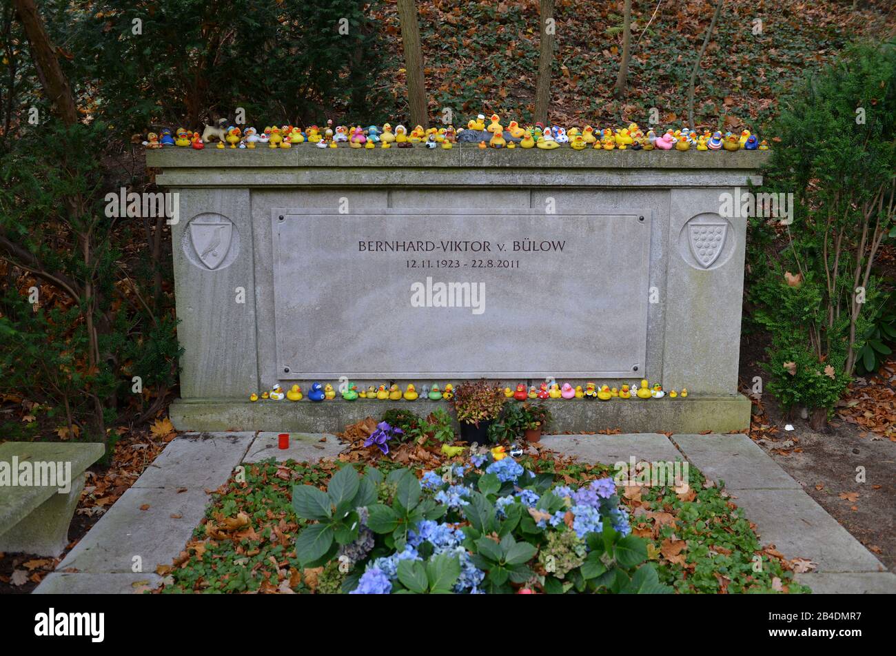 Grab, Vicco von Buelow, Waldfriedhof, Heerstrasse, Charlottenburg, Berlin, Deutschland / Bülow Stock Photo