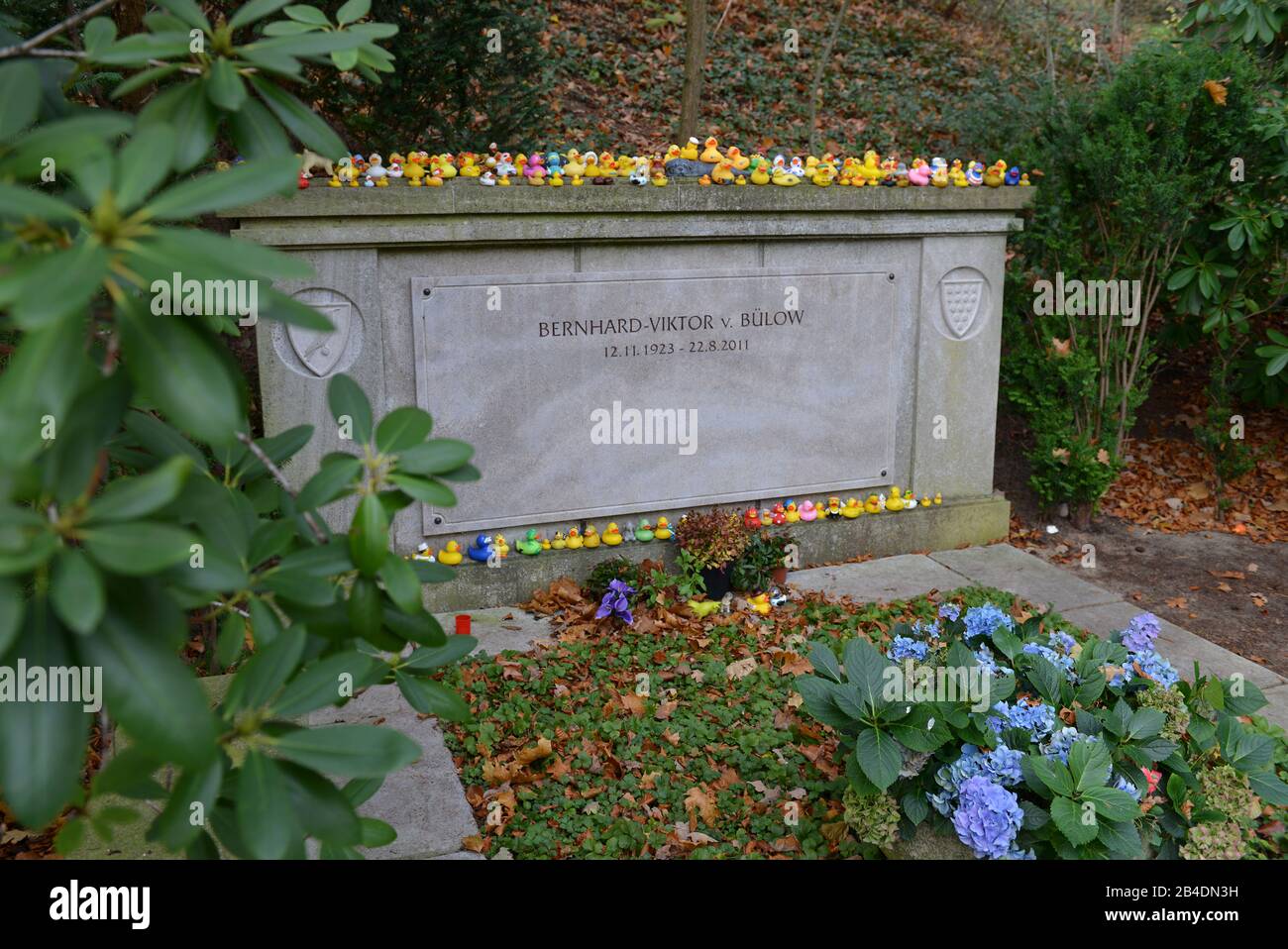 Grab, Vicco von Buelow, Waldfriedhof, Heerstrasse, Charlottenburg, Berlin, Deutschland / Bülow Stock Photo
