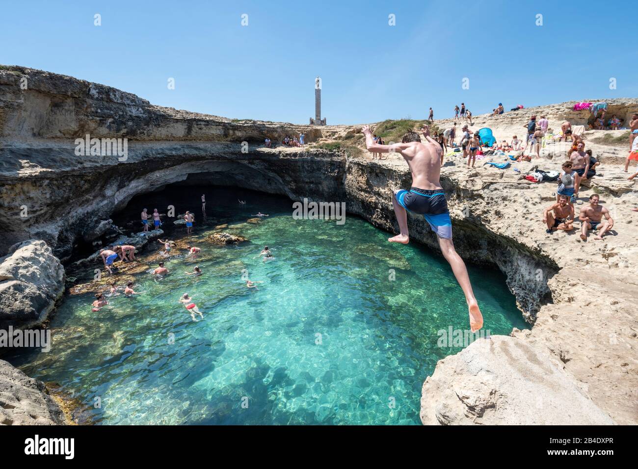 Melendugno, Provinz Lecce, Salento, Apulien, Italien, Europa. Die Grotta della Poesia Stock Photo