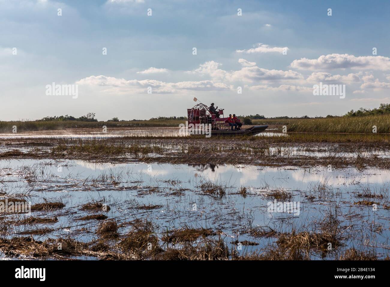 Propellerboot mit Touristen, Sumpfgebiet, Safari Park, Everglades-Nationalpark, Florida, USA, Nordamerika Stock Photo