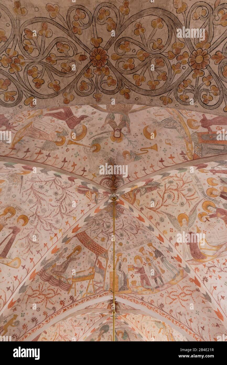 Europa, Dänemark, Møn, Keldby, Das reich mit Fresken ausgemalte Kreuzrippengewölbe der Keldby-Kirche, Stock Photo