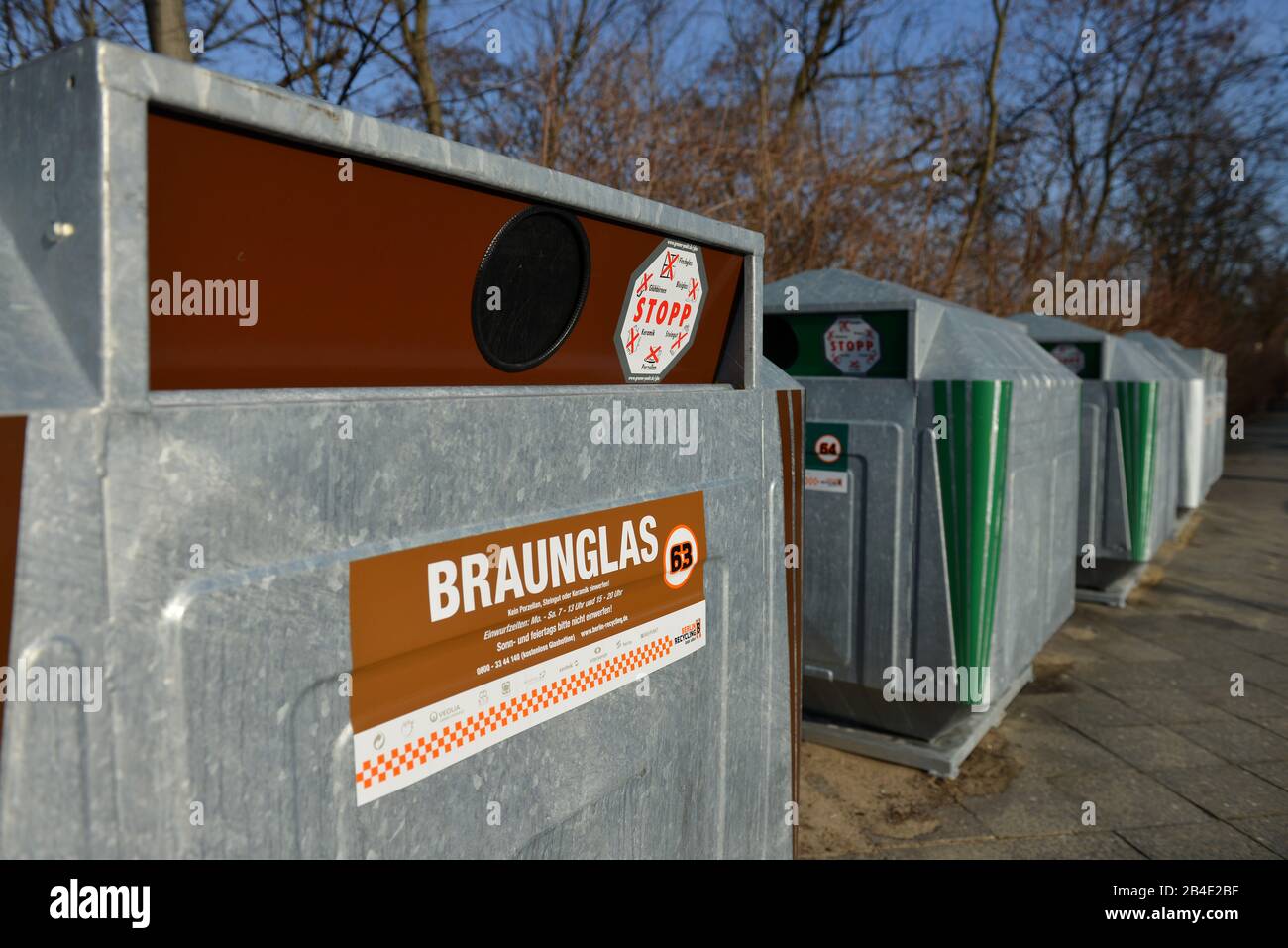 Altglascontainer, Olympische Strasse, Charlottenburg, Berlin, Deutschland Stock Photo