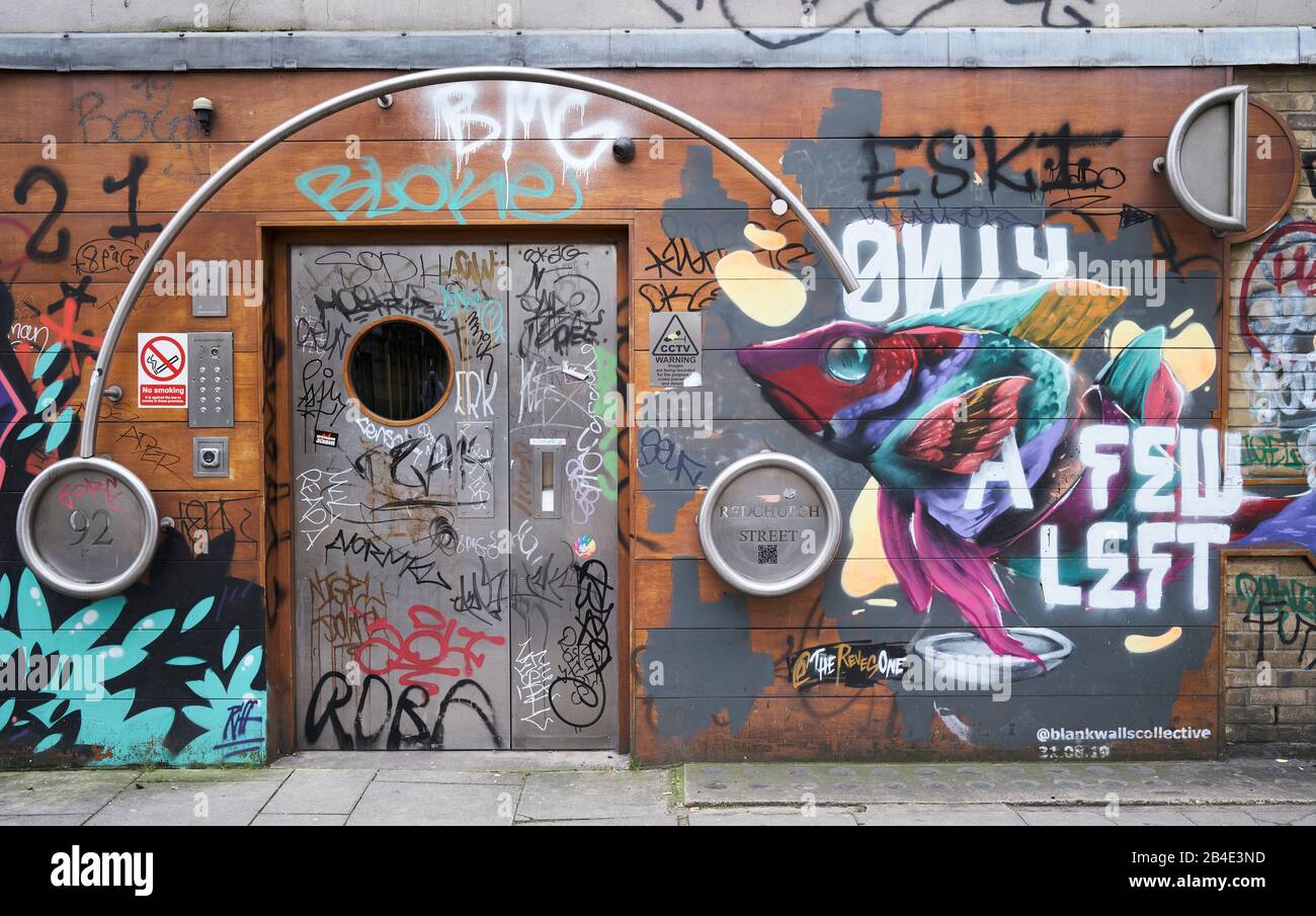 London street life hi-res stock photography and images - Alamy