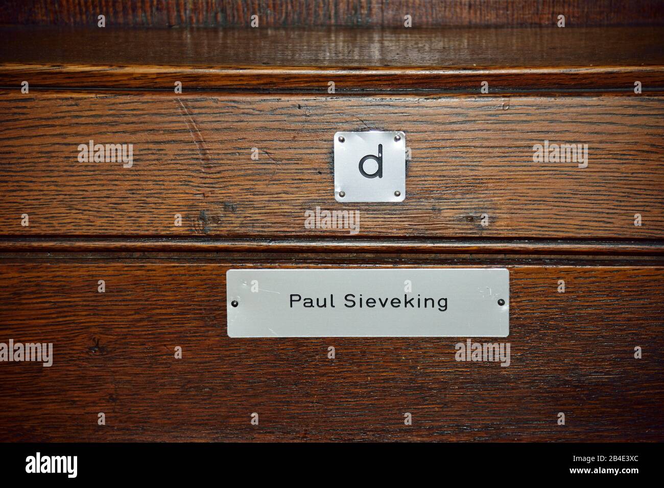 Europe, Germany, Hamburg, City, Chamber of Commerce, historical stock exchange hall, bench with nameplate Paul Sieveking, former mayor, Stock Photo