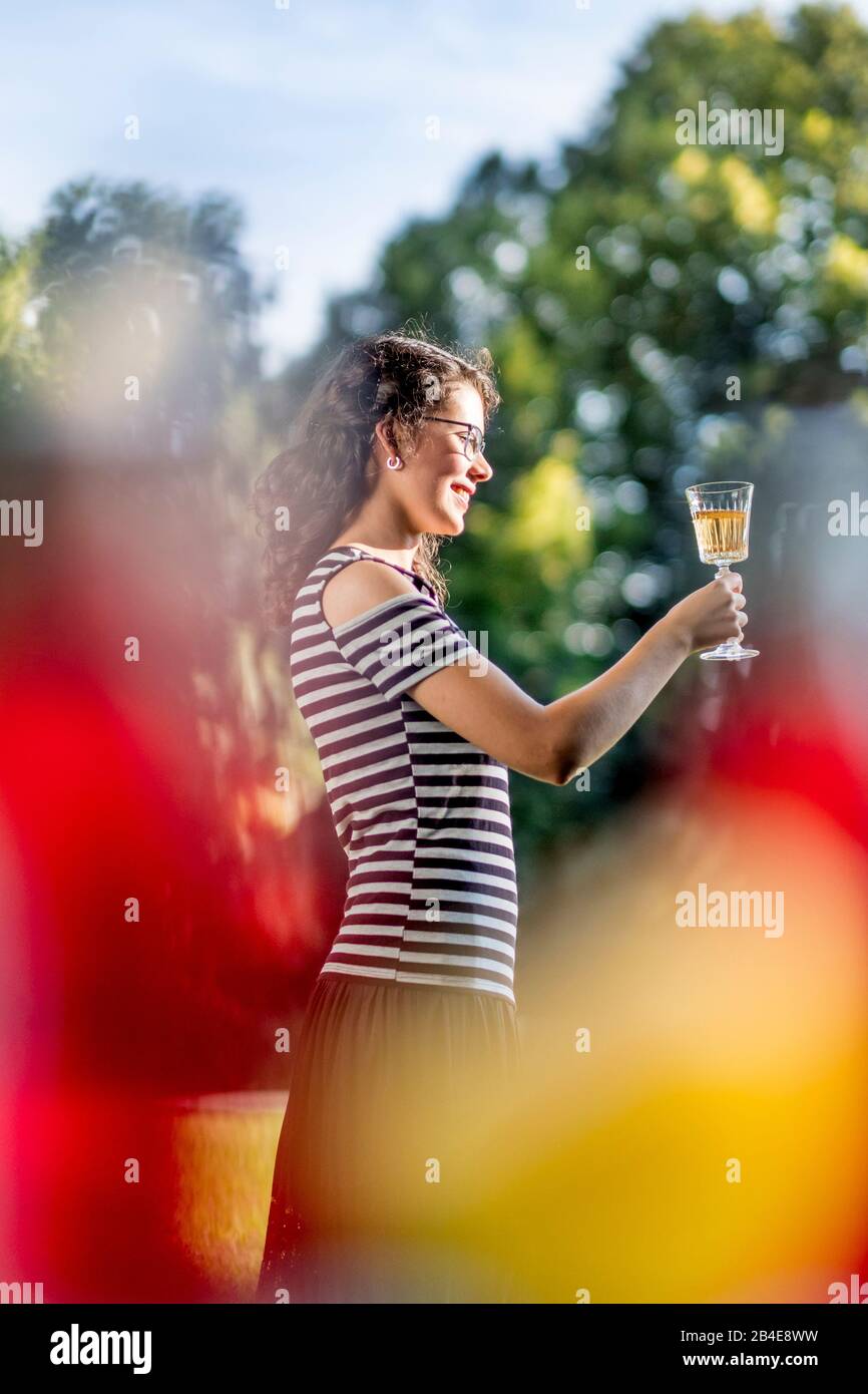 Junge Frau mit Sektglas, anstoßen, Party Stock Photo