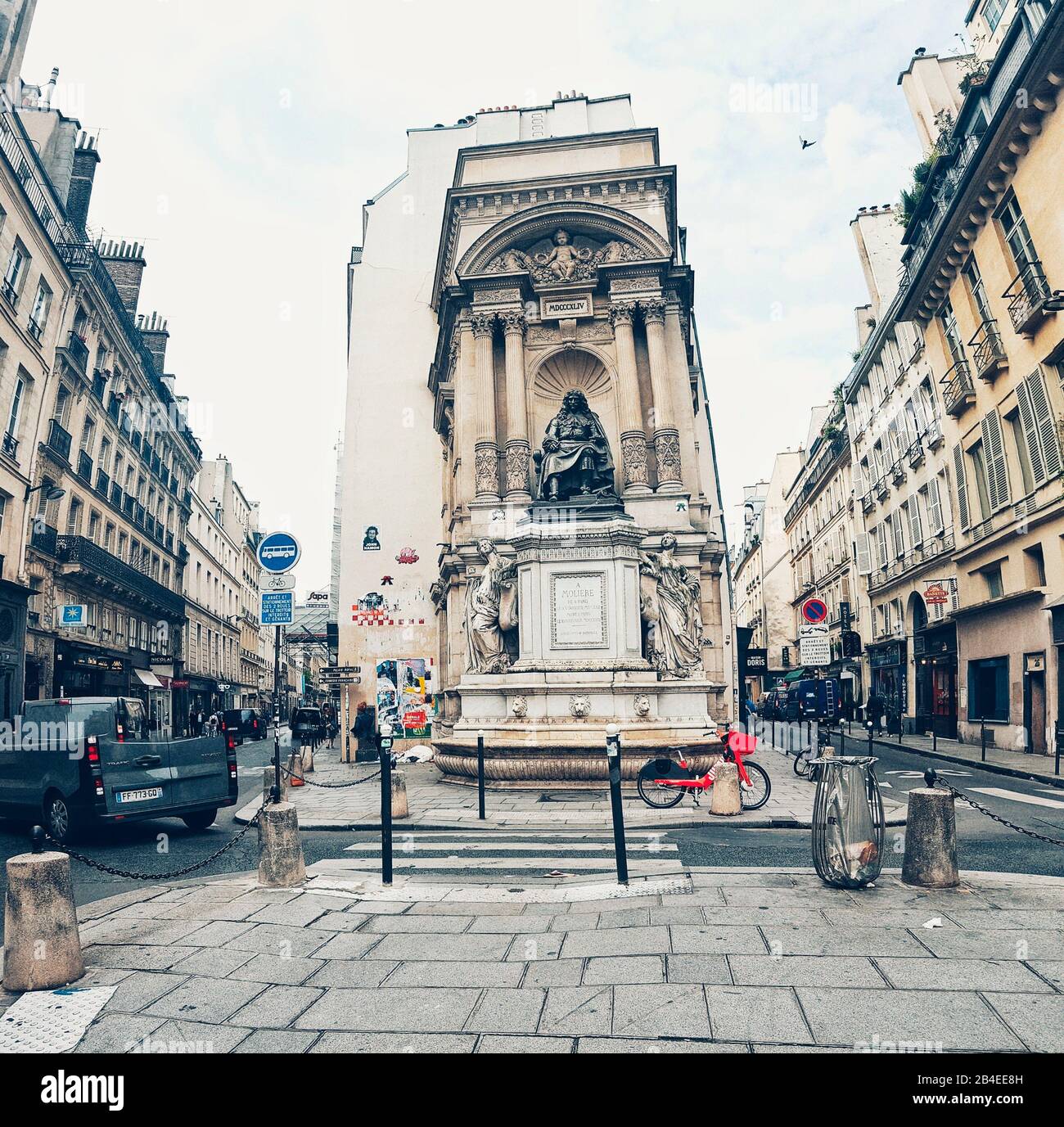 Fontaine Moliere' on the corner of Rue de Richelieu and Rue Moliere Stock  Photo - Alamy