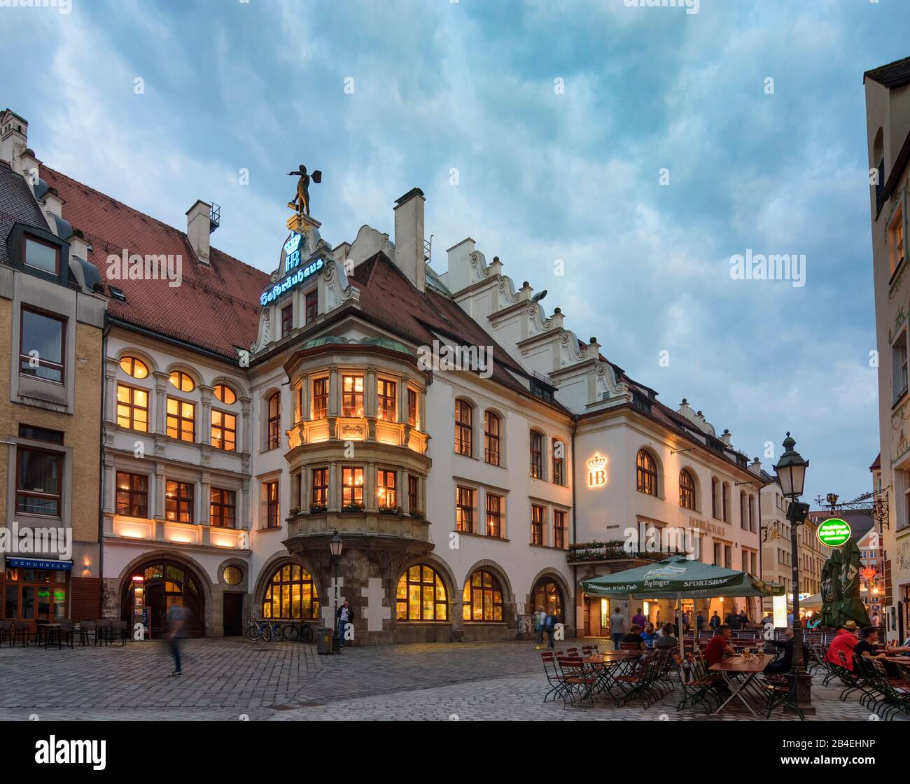 Beer hall hofbrauhaus am platzl in oberbayern hires stock photography