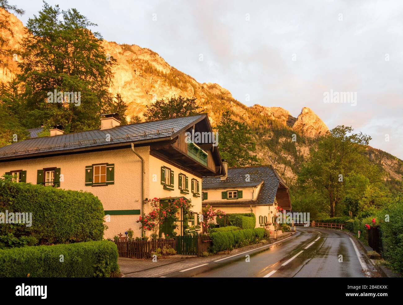 Steinbach am Attersee, houses near Weissenbach, mountain Höllengebirge in Salzkammergut, Oberösterreich, Upper Austria, Austria Stock Photo