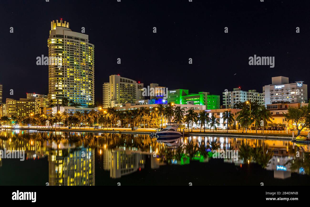 Hotels und Luxusappartements, Nachtaufnahme, Miami Beach, Miami-Dade County, Florida, USA, Nordamerika Stock Photo