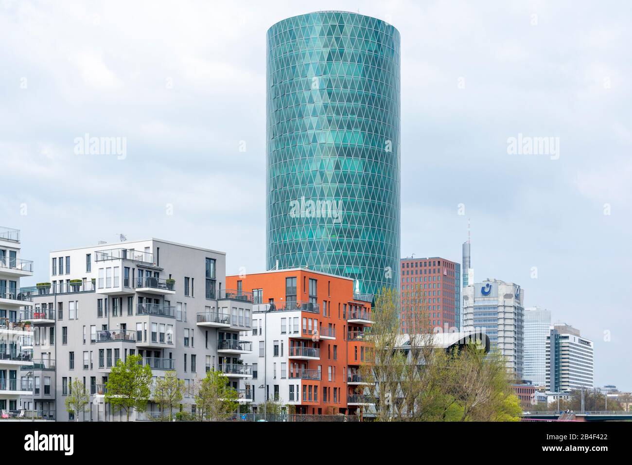 Deutschland, Hessen, Frankfurt, der Westhafen Tower ist ein Hochhaus im Gutleutviertel. Sitz der EIOPA (Europäische Aufsichtsbehörde für das Versicher Stock Photo