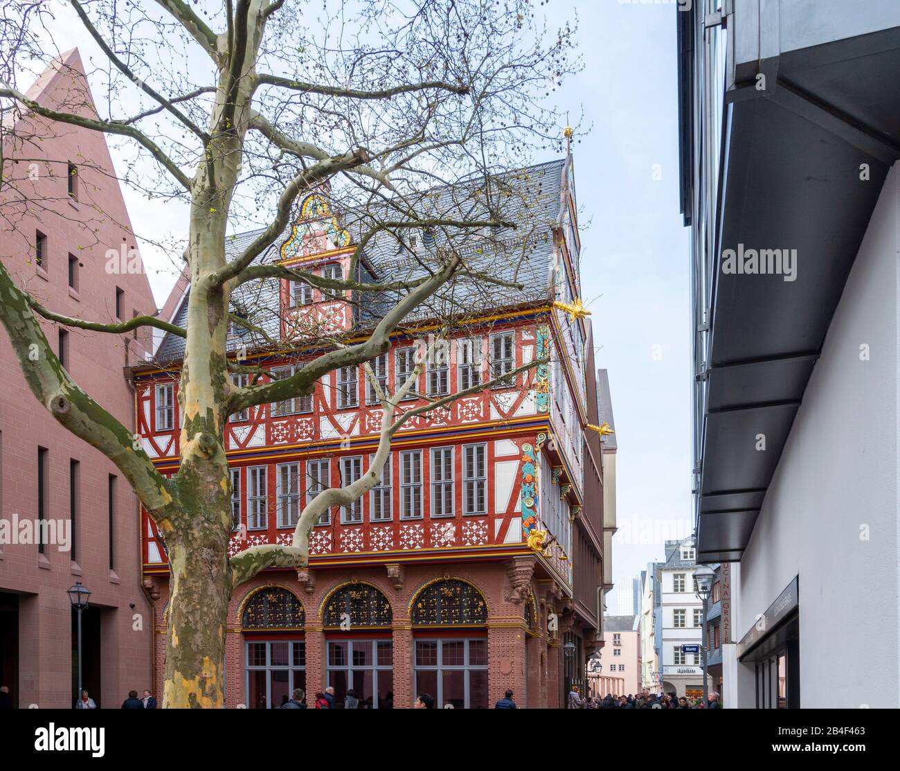 Germany, Hesse, Frankfurt, reconstruction 'Haus zur Goldenen Waage' medieval half-timbered house in the old town. Stock Photo