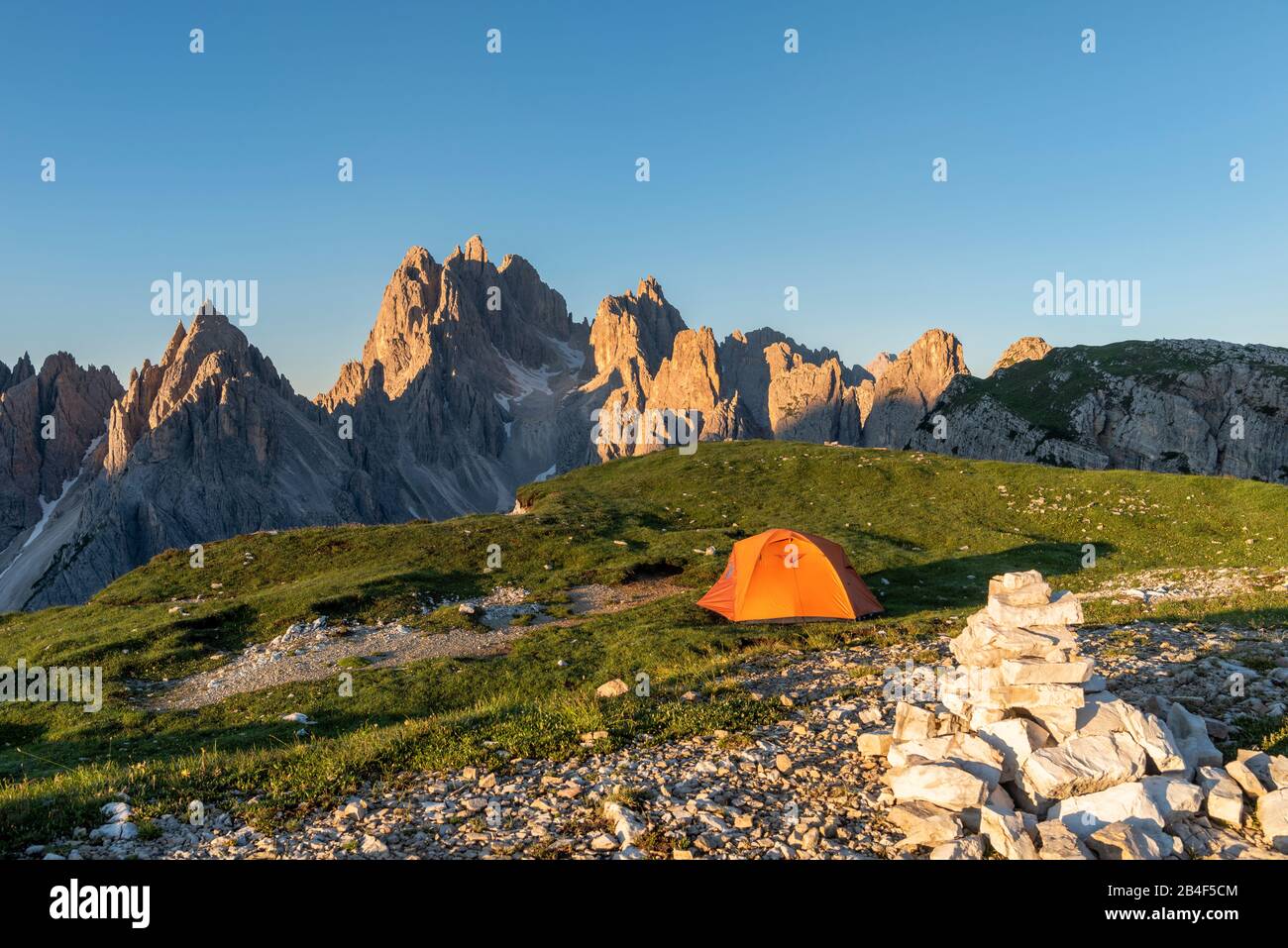 Monte Campedelle, Misurina, Auronzo di Cadore, Province of Belluno, Veneto,  Italy, Europe. View at sunrise from the summit of Monte Campedelle in the  Cadini group Stock Photo - Alamy