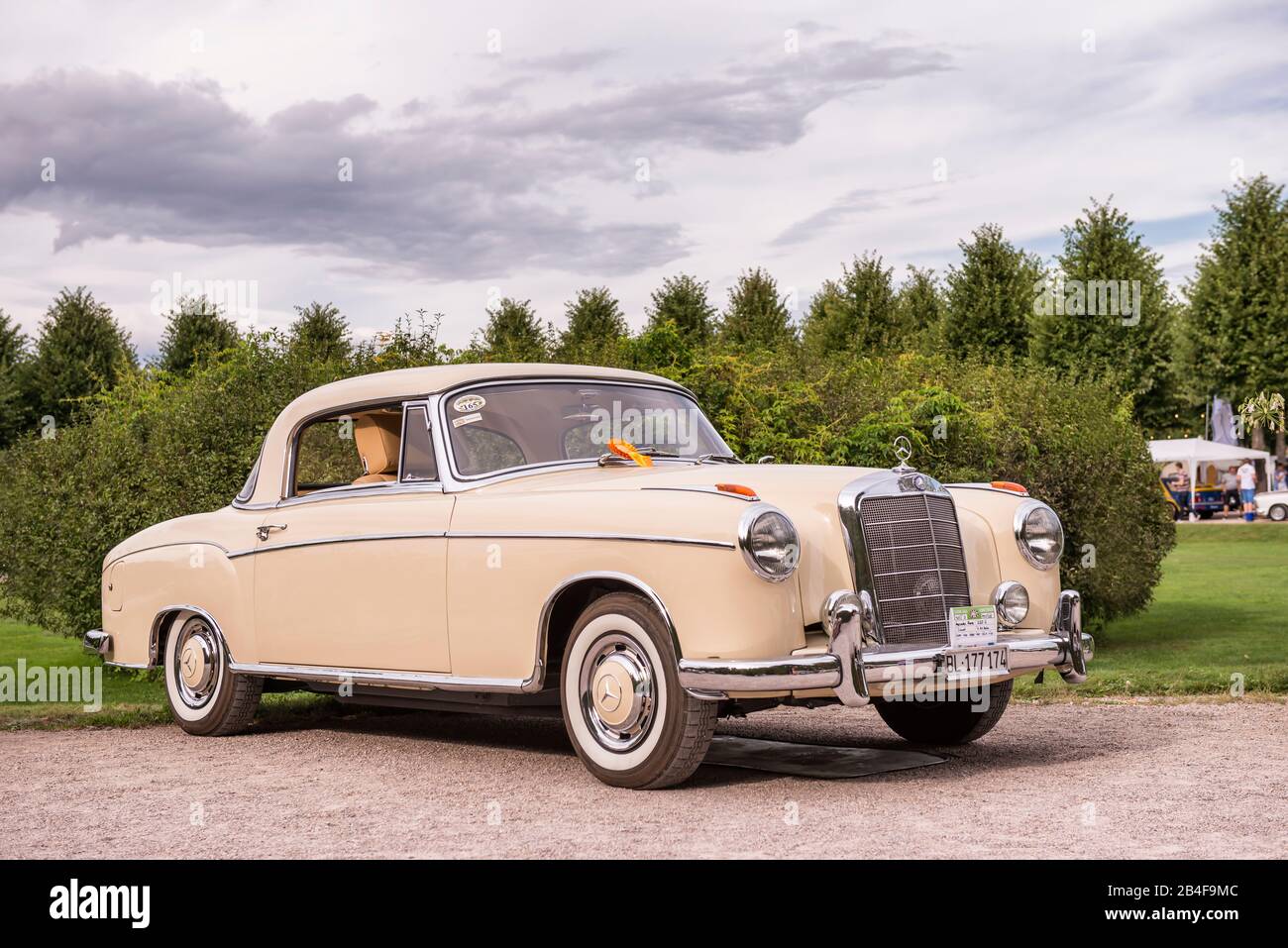Mercedes benz capacity hi-res stock photography and images - Alamy