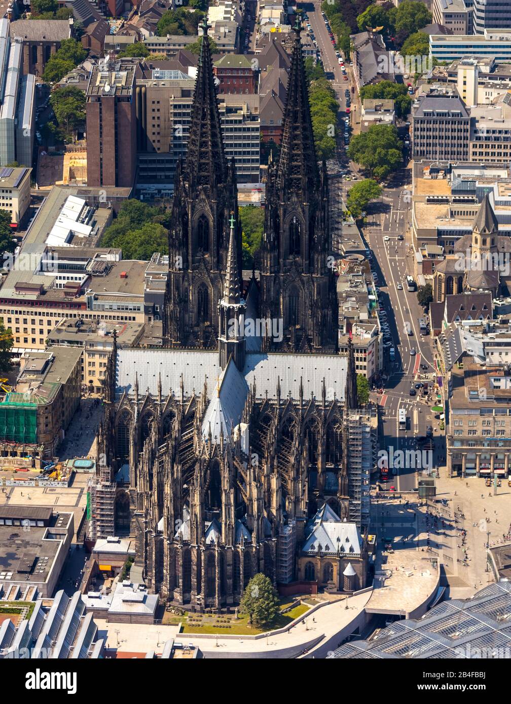 Aerial view of the city center on the left bank of the Rhine with Cologne Cathedral, Cologne Central Station, city panorama in Cologne in Rhineland in the state of North Rhine-Westphalia, Germany, Rhineland, Europe, Cologne Cathedral, station hall, station roof Cologne, city center, city center, Musical Dome Stock Photo